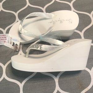 Bride white flip flops size 8 wedge